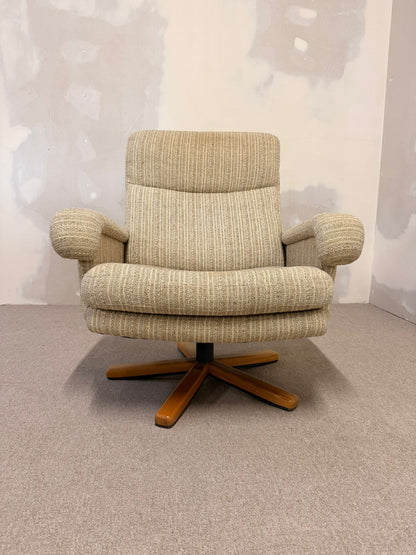 Dänischer Mid Century Sessel mit Strukturstoffbezug, retro
