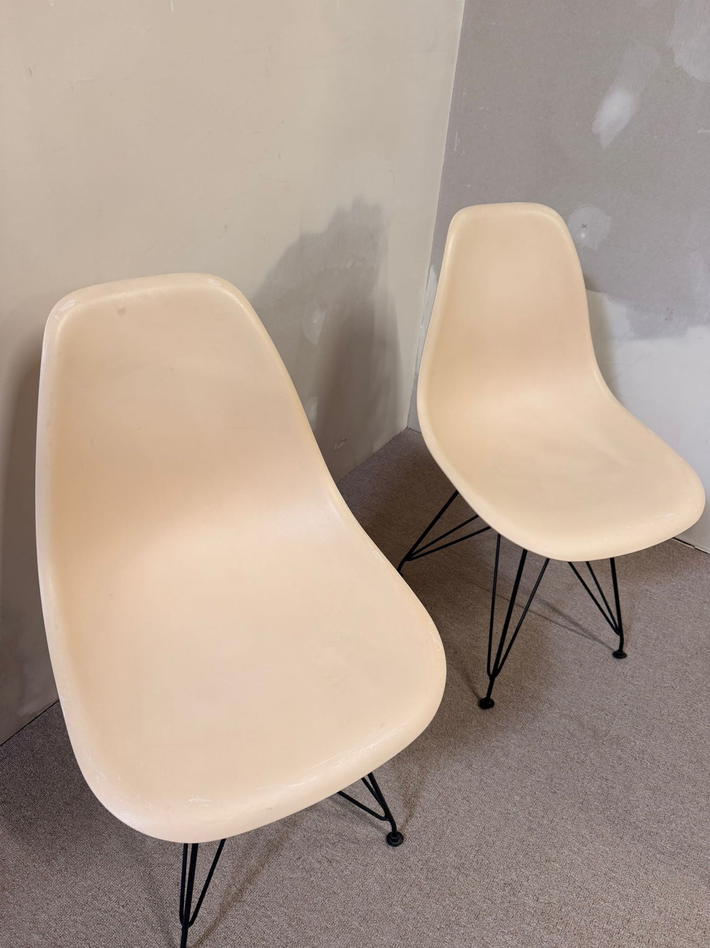 Design Schalenstuhl beige ähnlich wie Vitra Eames