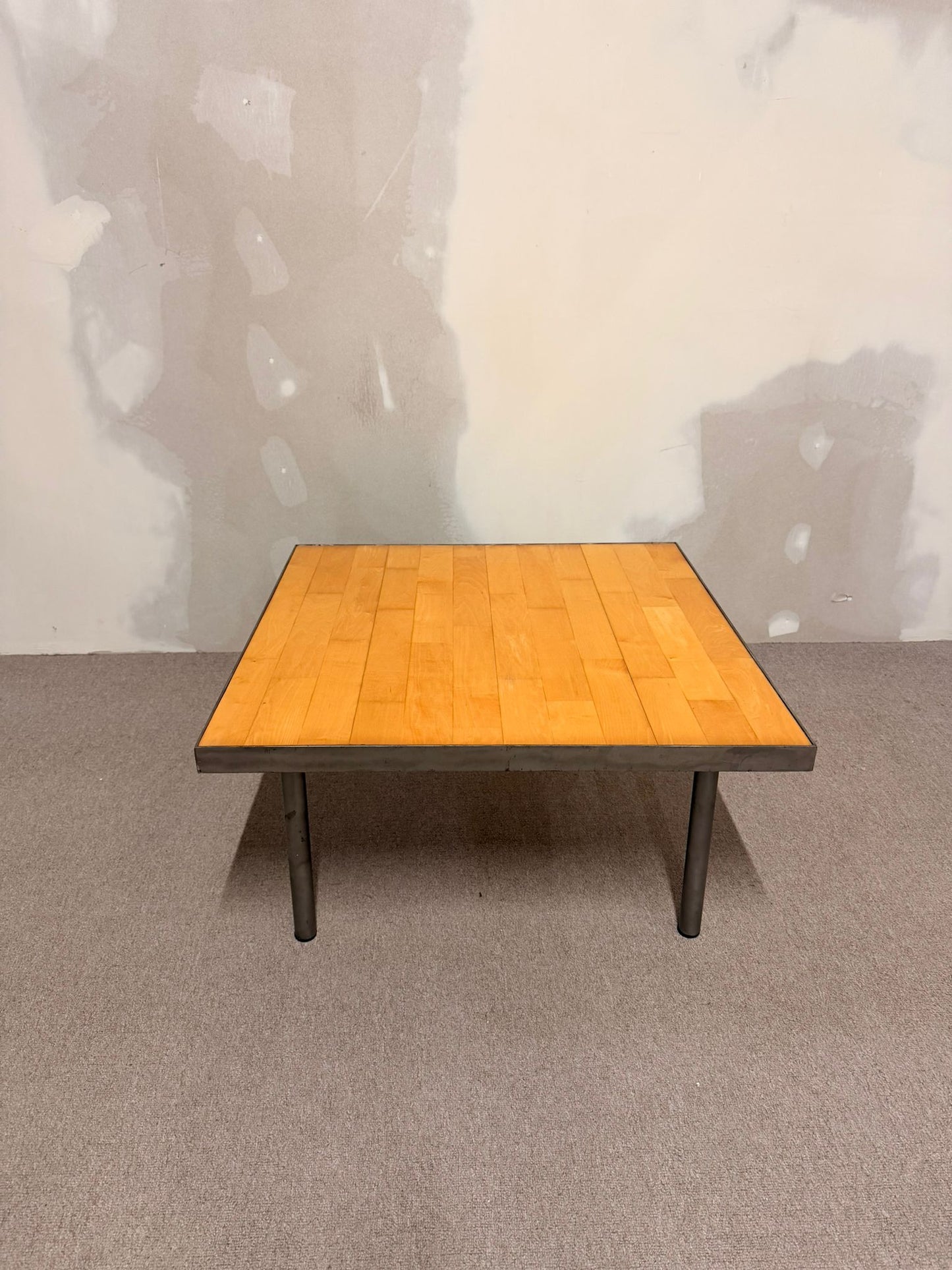 Couchtisch aus Holz und Metall mit 2 Rollen Handmade