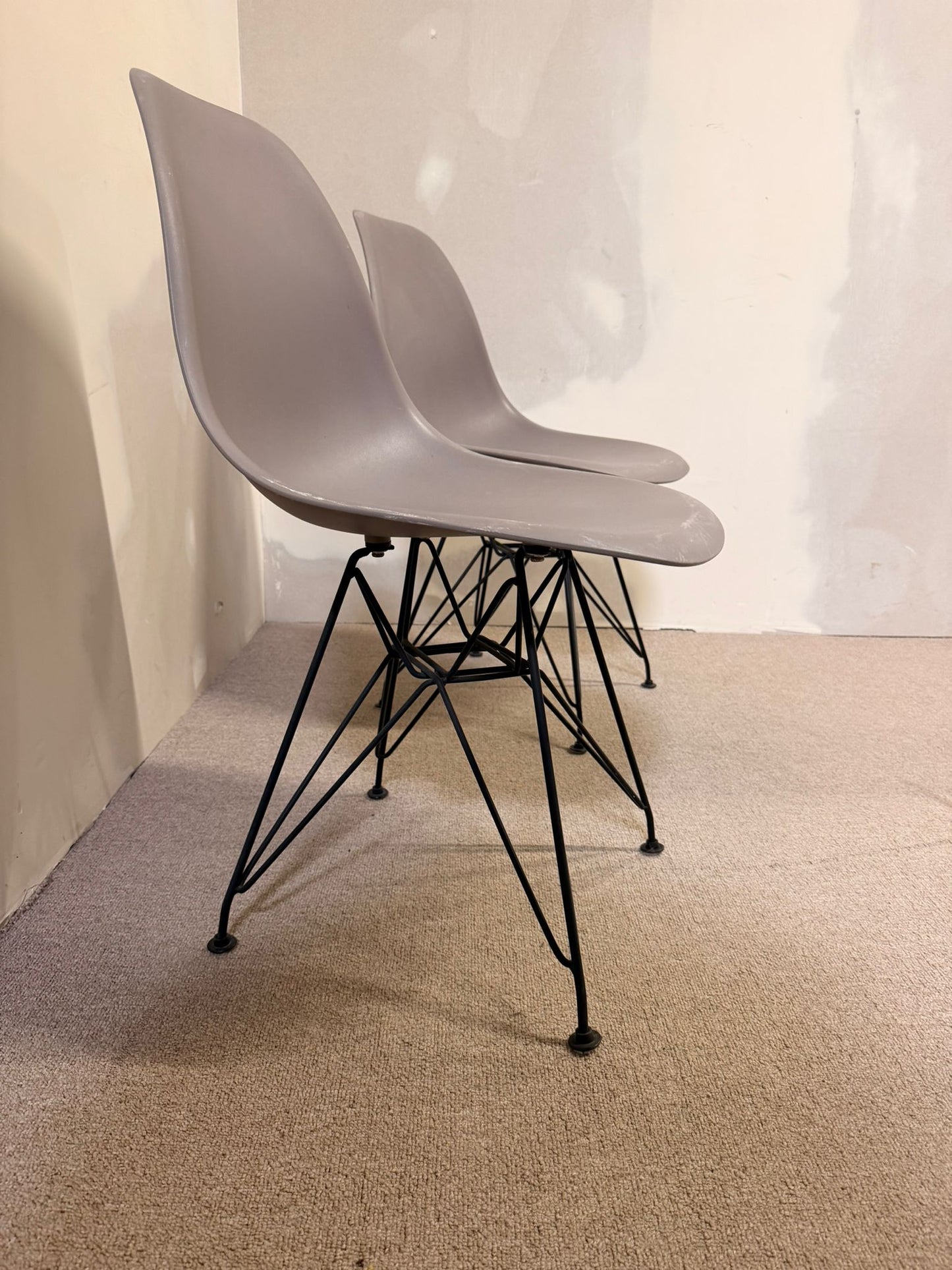 Design Schalenstuhl grau ähnlich wie Vitra Eames