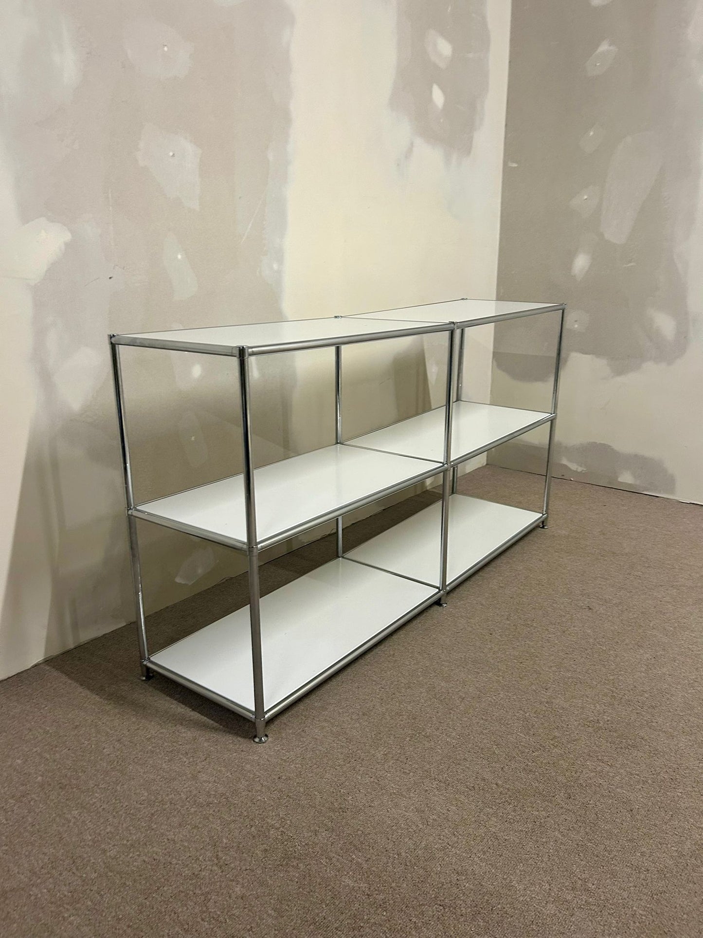 Weisses Regal im Stil wie USM mit 6 Tablaren, Sideboard
