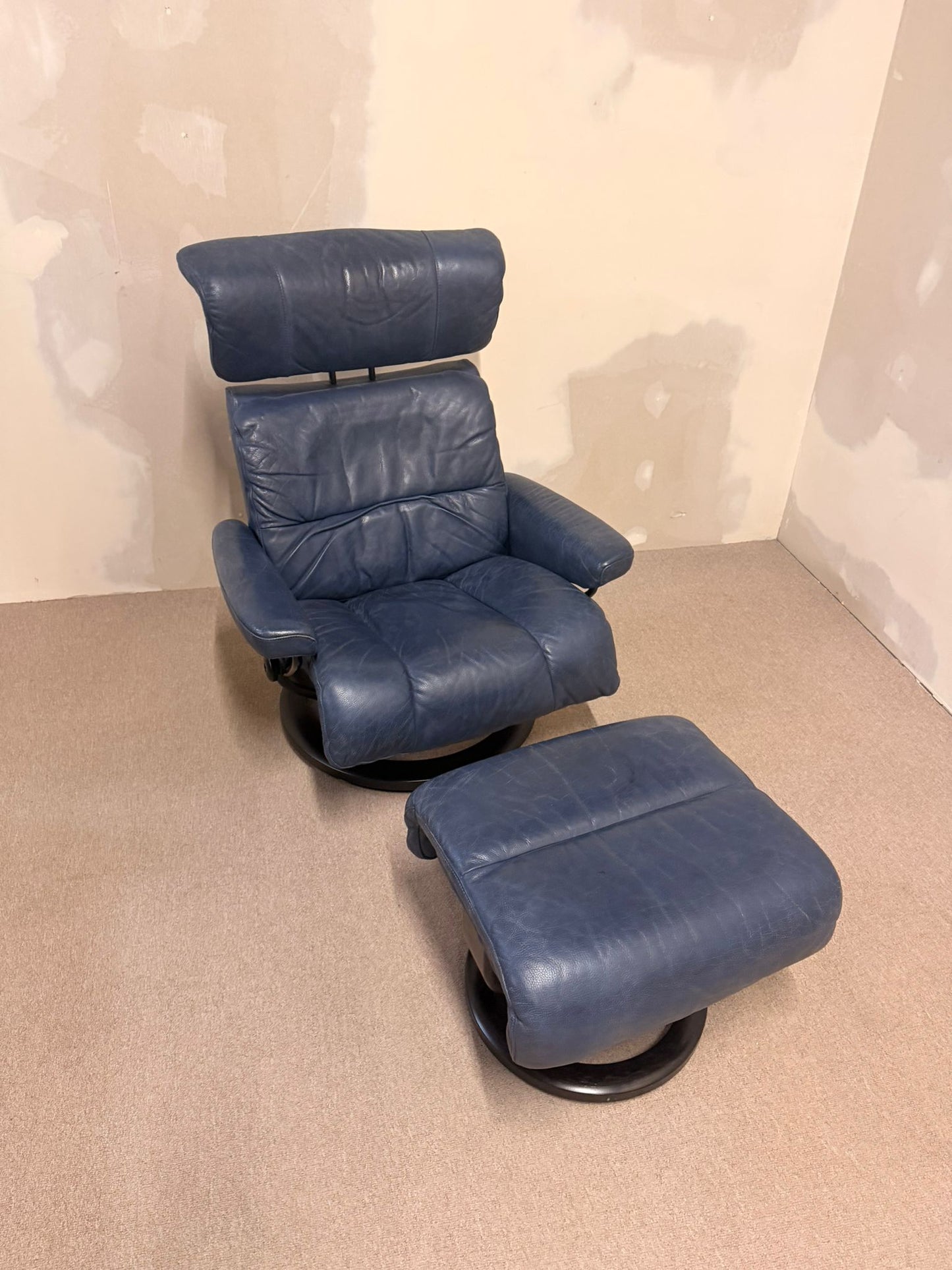 Ledersessel Relaxsessel von Stressless + Ottoman (L) in blau