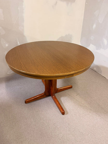 Runder ausziehbarer Mid-Century Esstisch, Dänisches Design
