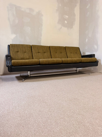Edles vintage 4-sitzer Sofa mit Metallfüssen, Leder 70`s