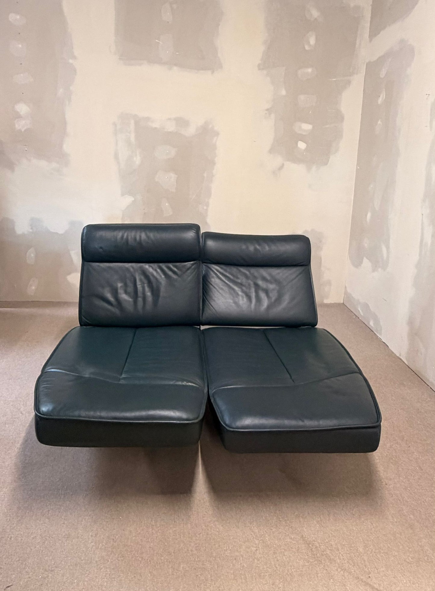 De Sede DS 450 Twist Leder Sofa designt von Thomas Althaus