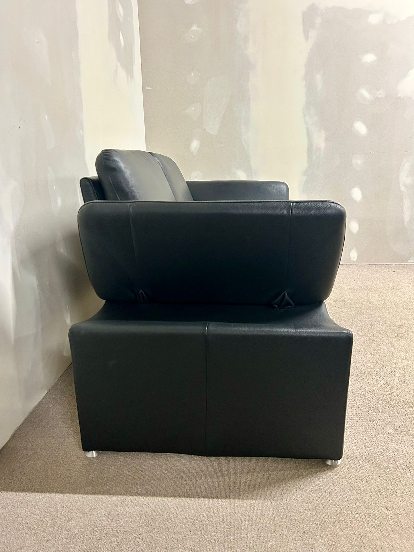 Leu Swiss Sofa schwarz Leder 2-Sitzer verstellbare Armlehnen