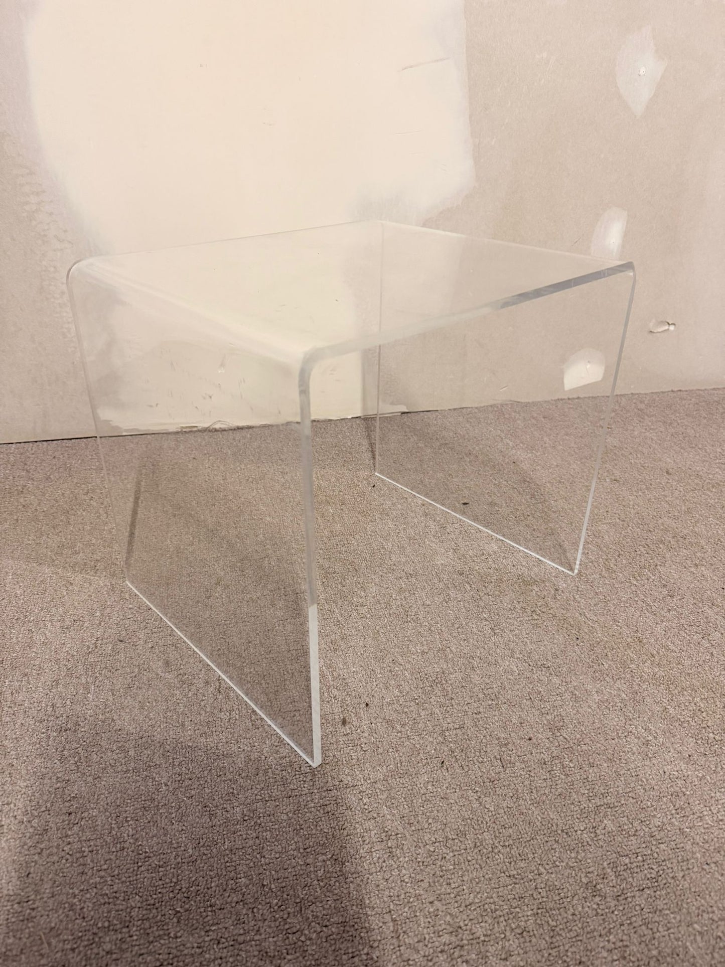 Grosser Beistelltisch aus Acrylglas Plexiglas, transparent