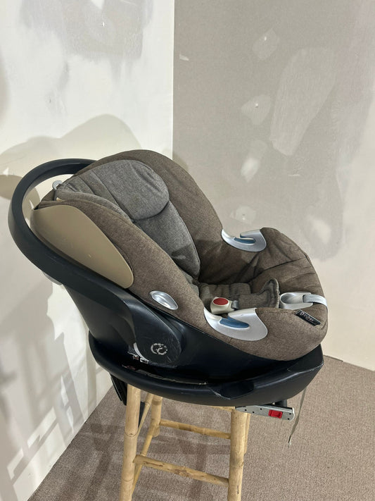 Cybex platinum Babyschale mit Isofix Base braun