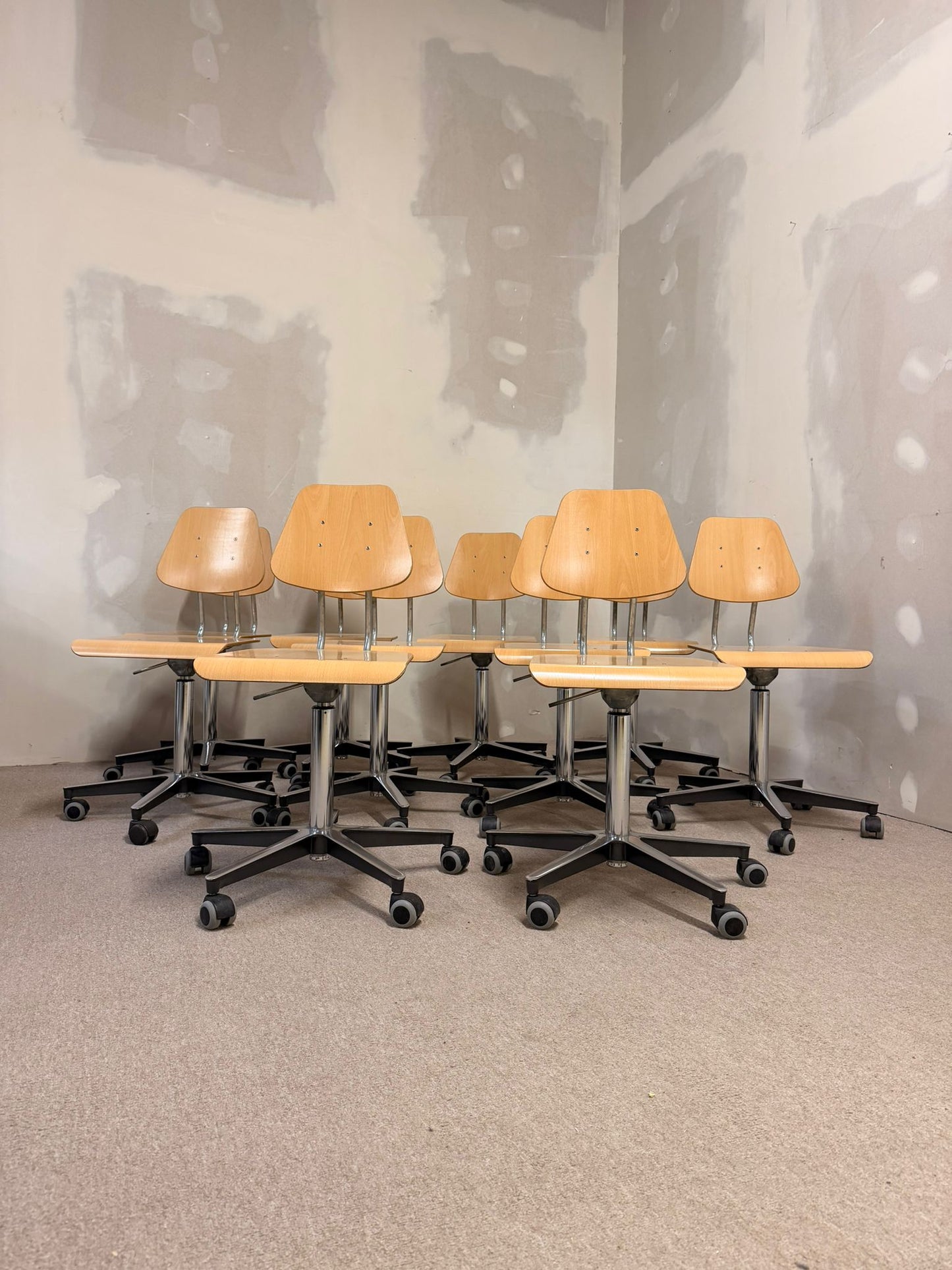 Schweizer Atelier Embru Schulstuhl Bürostuhl mit Rollen