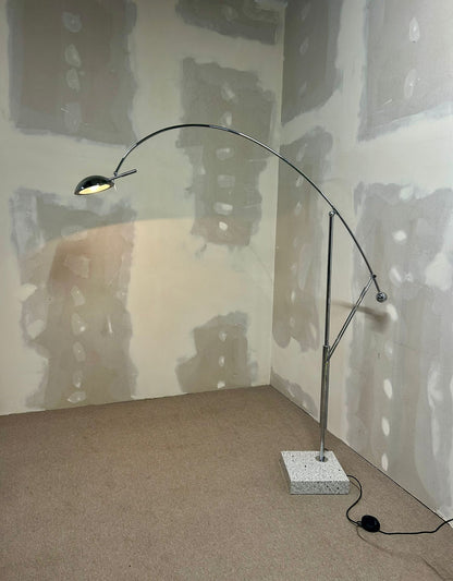 Design Stehlampe Bogenlampe, Granitsockel und Chromgestell