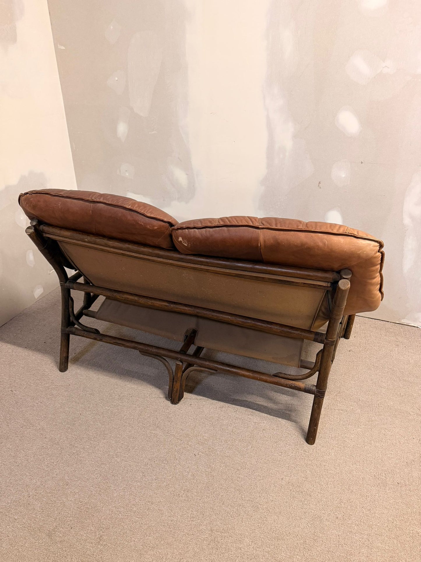 Vintage 2-sitzer Ledersofa mit Bambusgestell aus den 60er
