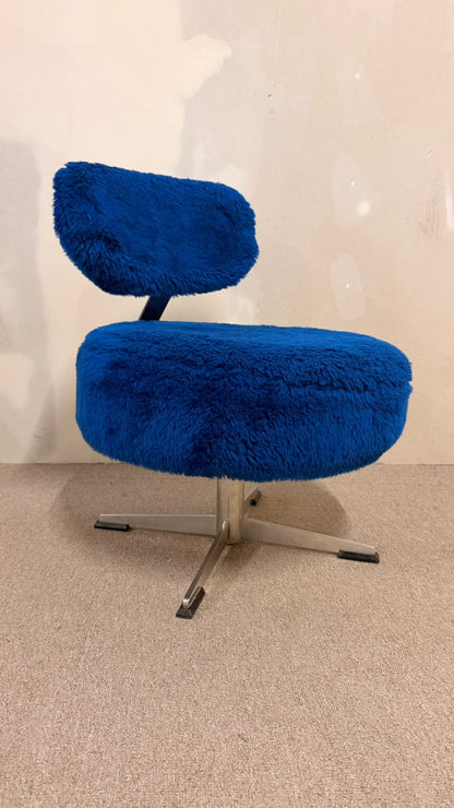 70er Jahre Mid Century Plüschsessel drehbar in Blau