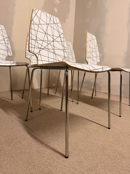 1x Ikea Vilmar Stuhl weiss schwarzen Muster, stapelbar