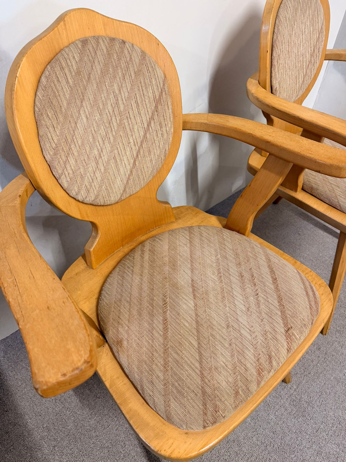 Vintage Bauernstuhl mit Armlehne Massivholz im Landhausstil