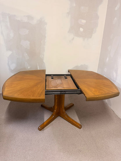 Dänischer ausziehbarer Mid Century Teak Esstisch