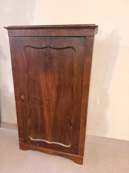 Antiker Biedermeier Schrank aus Holz mit Regalböden um 1930