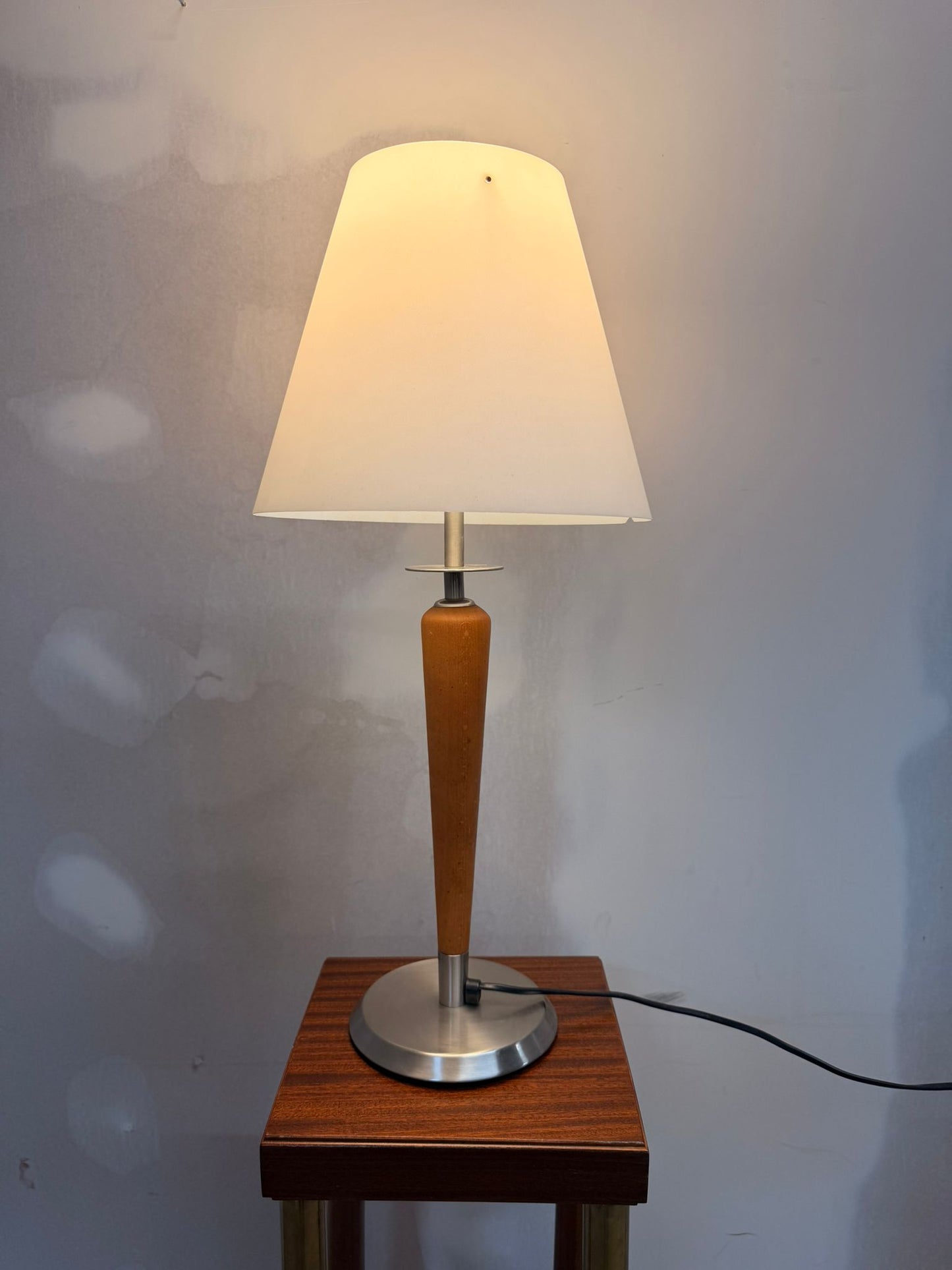 Vintage Tischlampe im Art Deco Stil mit weissem Lampenschirm