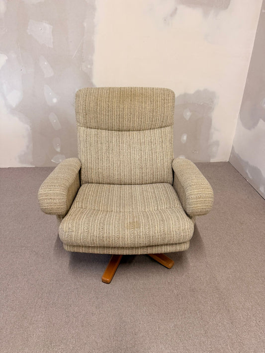 Dänischer Mid Century Sessel mit Strukturstoffbezug, retro