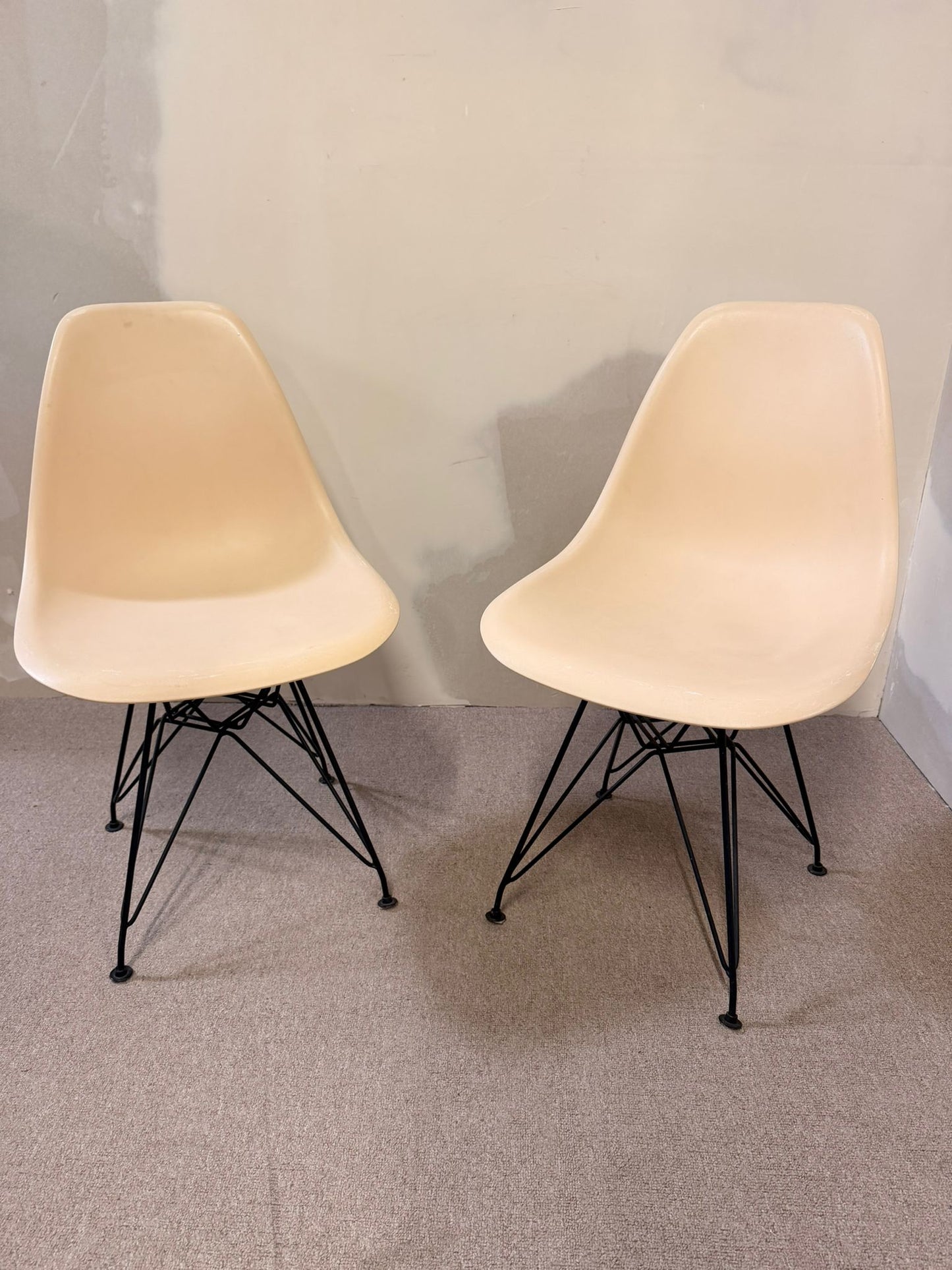 Design Schalenstuhl beige ähnlich wie Vitra Eames