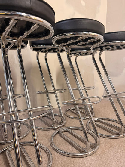 6x Barhocker Z-Modell, schwarze Polsterung mit Chromgestell