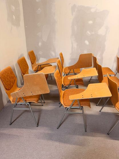 12 vintage Stühle mit Schreibplatte stapelbar Seminarstuhl