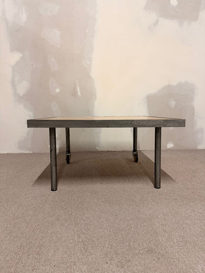 Couchtisch aus Holz und Metall mit 2 Rollen Handmade