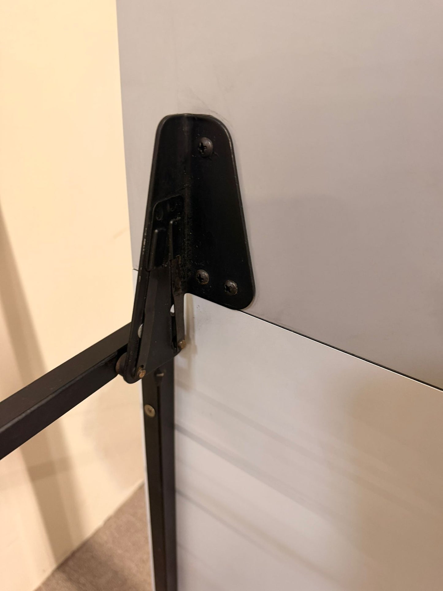 Giroflex Klapptisch Beistelltisch auf Rollen, String Design