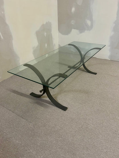 Eleganter Glastisch mit Gusseisen Fussgestell