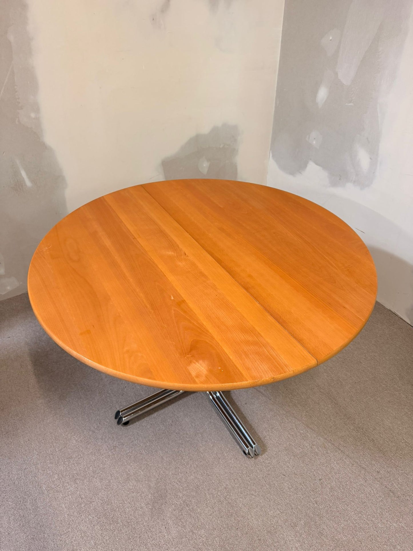 Ausziehbarer Esstisch Rund mit Chromstahl Fuss, Platten grün