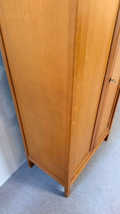 2-türiger Vintage Kleiderschrank im Mid Century Stil