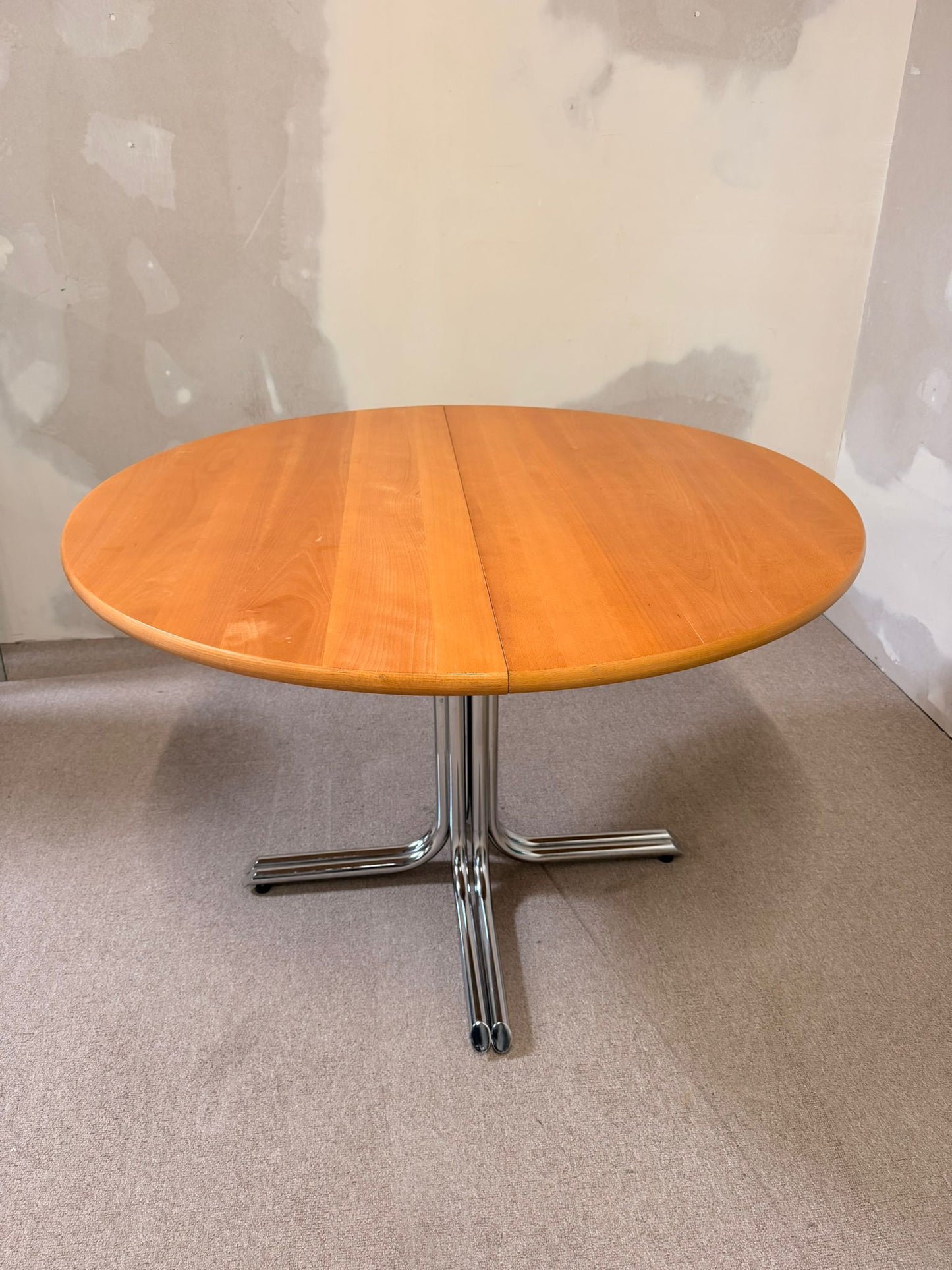 Ausziehbarer Esstisch Rund mit Chromstahl Fuss, Platten grün