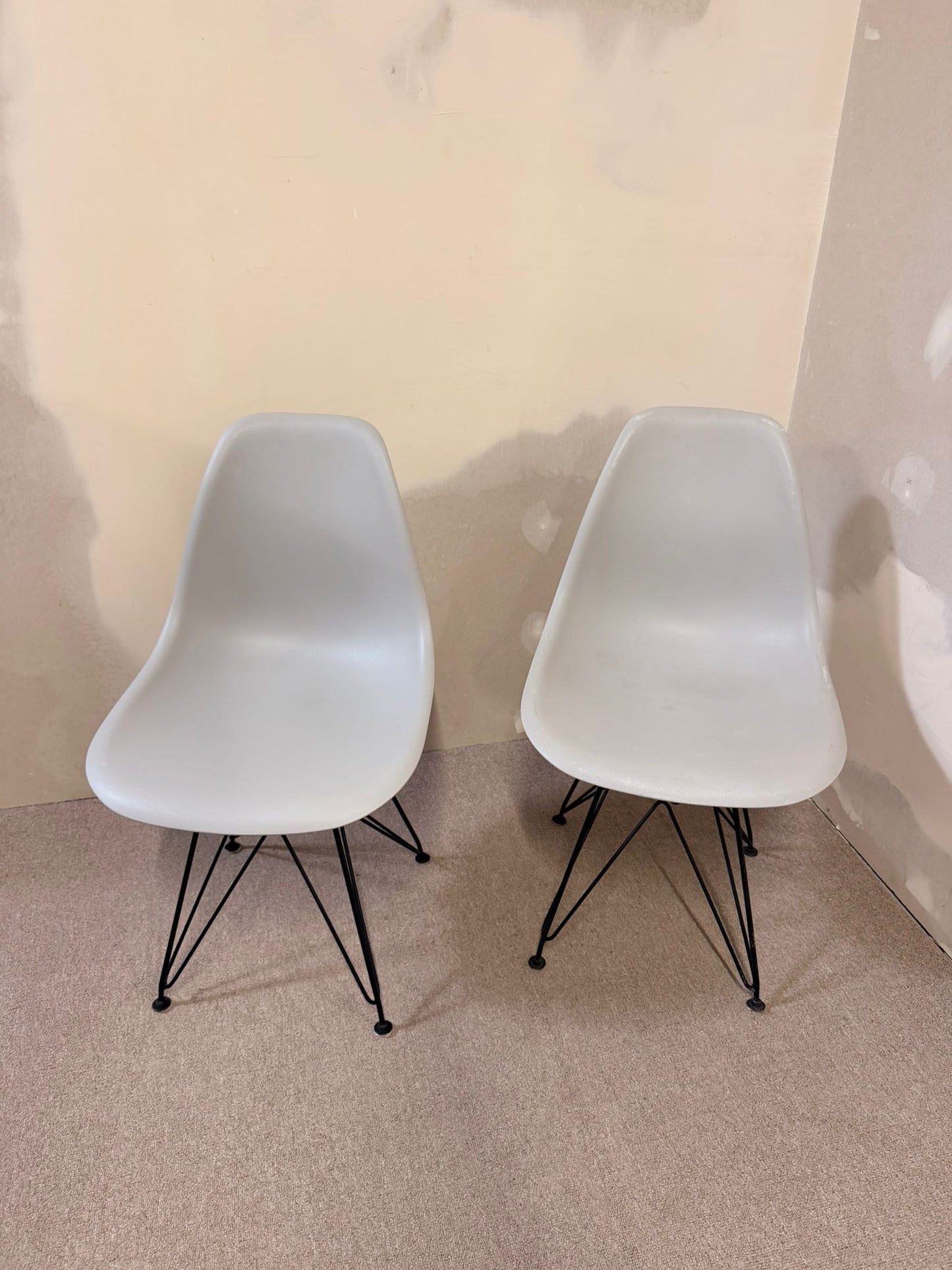 Design Schalenstuhl hellgrau ähnlich wie Vitra Eames