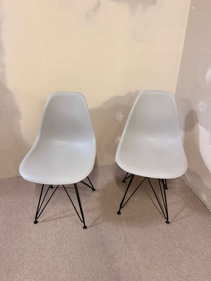 Design Schalenstuhl hellgrau ähnlich wie Vitra Eames
