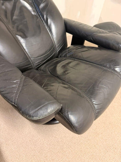 Stressless Consul Relaxsessel mit Hocker aus Leder, schwarz