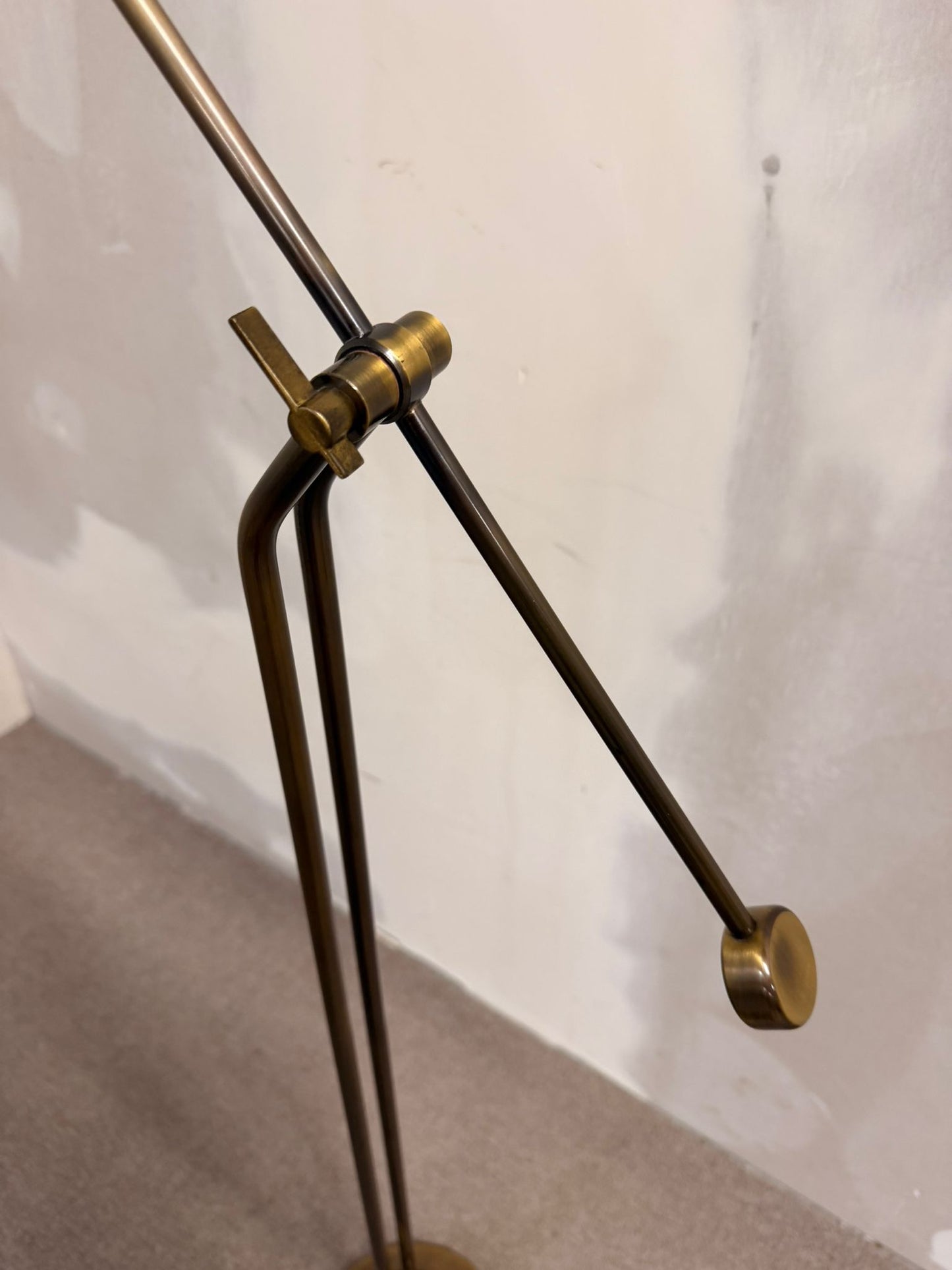 Verstellbare Mid Century Stehlampe aus Messing und Metall