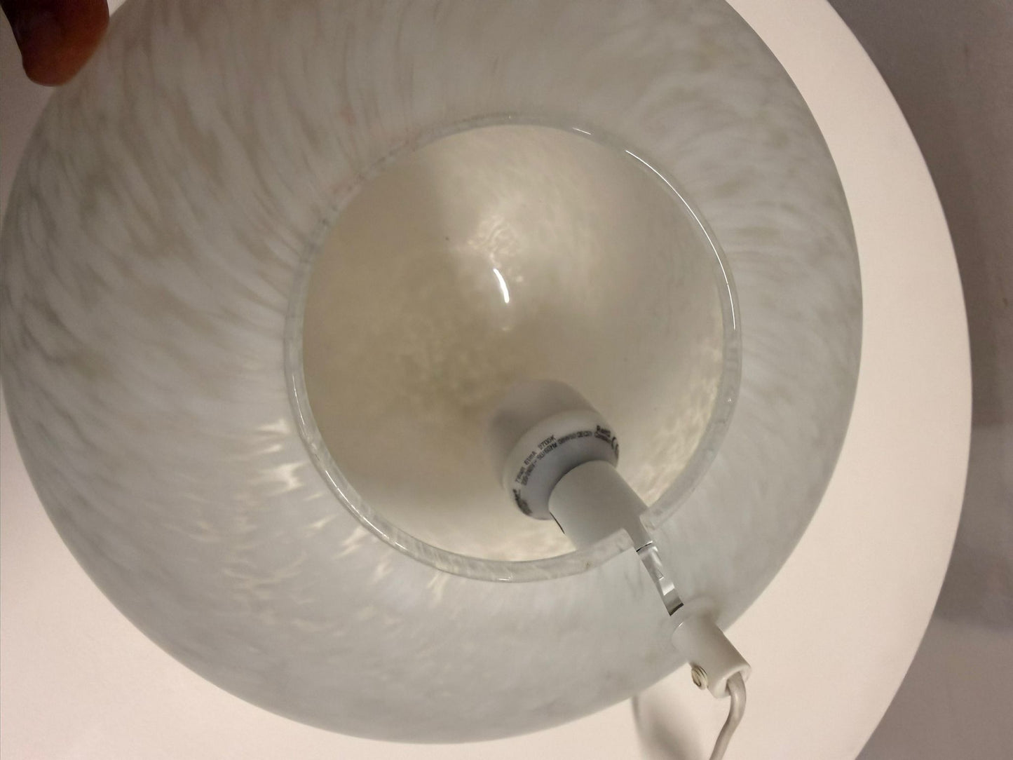 Italienische Caillou-Lampe weisses gesprenkeltes Glas 80`s