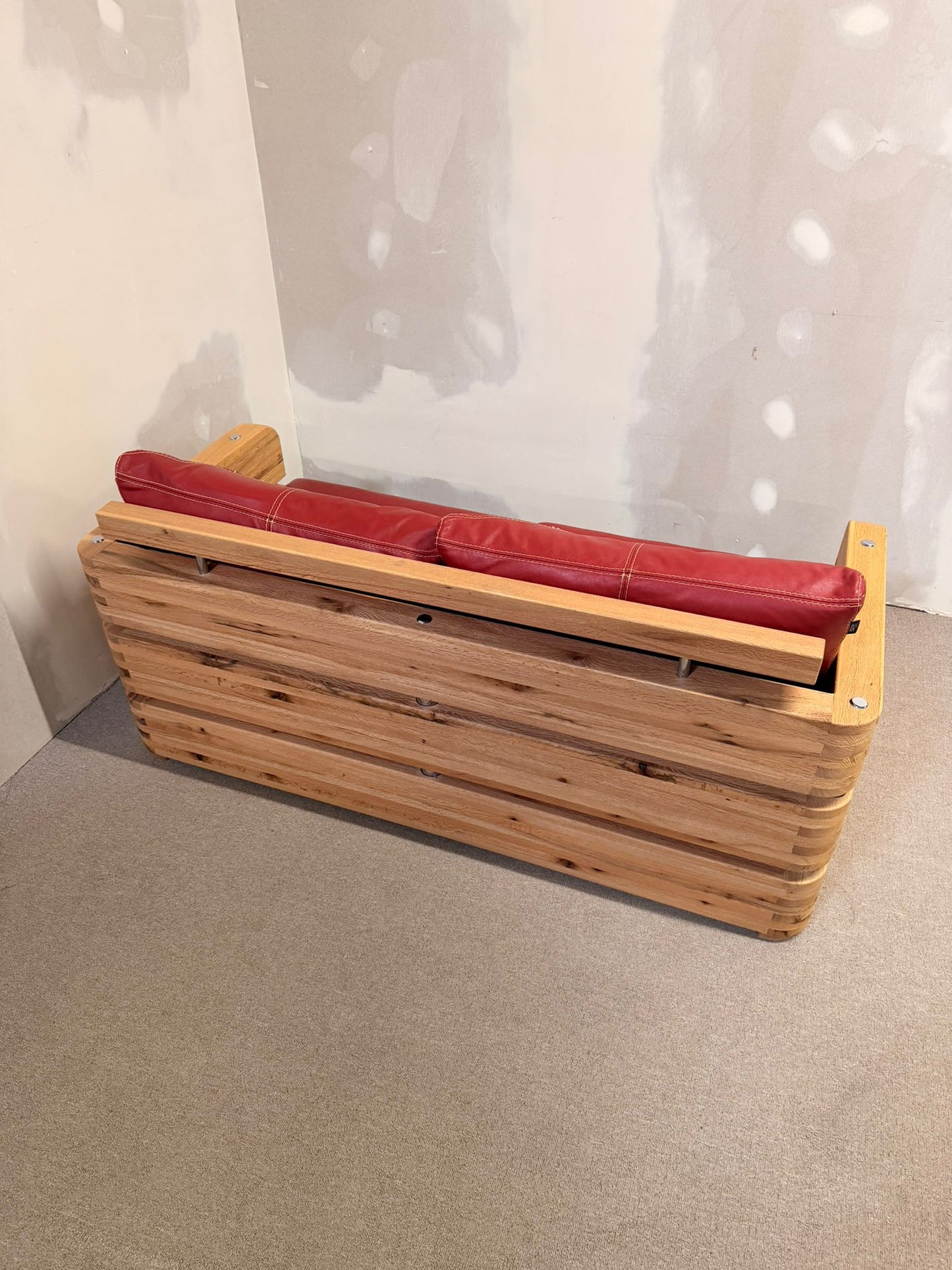 Massivholz Sofa rotes Leder Sprenger Möbel Schweiz