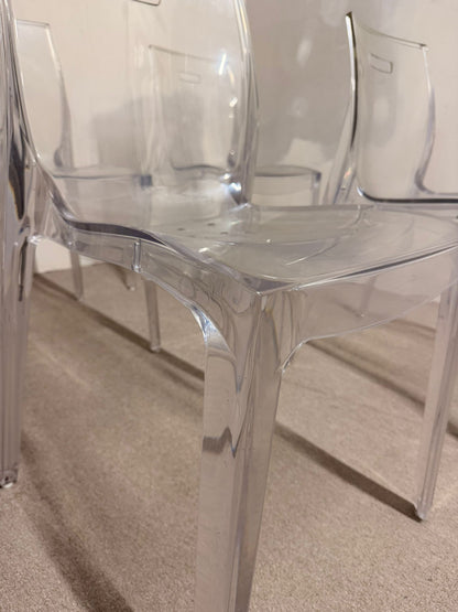 Designer Stühle aus Acrylglas, transparent und stapelbar