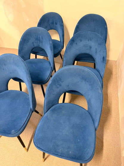 Moderne gepolsterte Esszimmerstühle mit blauem Samtstoff