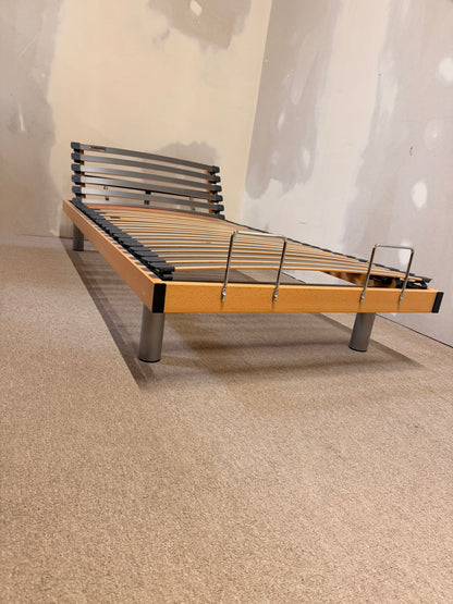Bettrahmen mit integriertem Robusta Lattenrost Holz 90x200