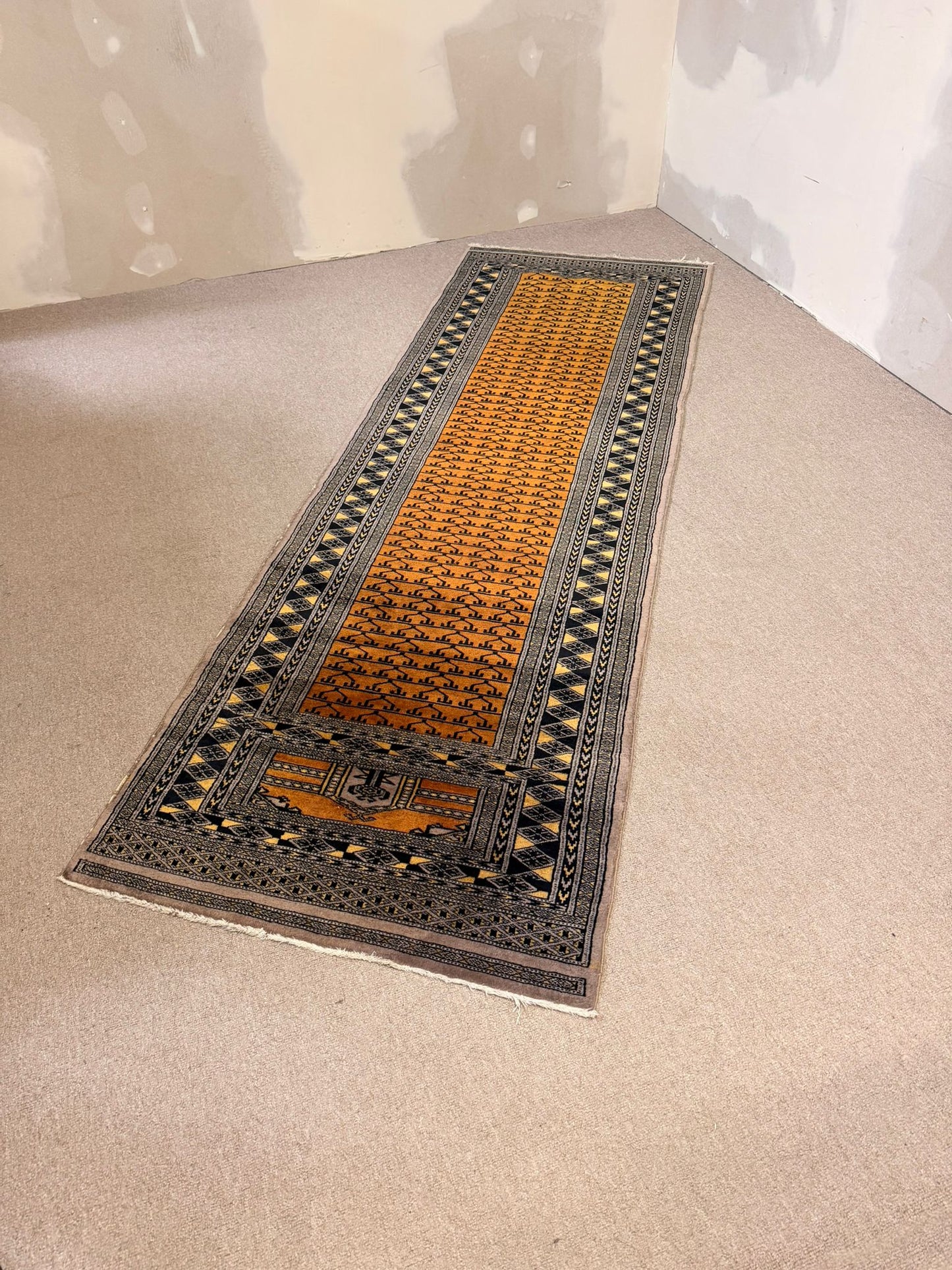 Orientalischer Teppich Läufer mit geometrischem Muster