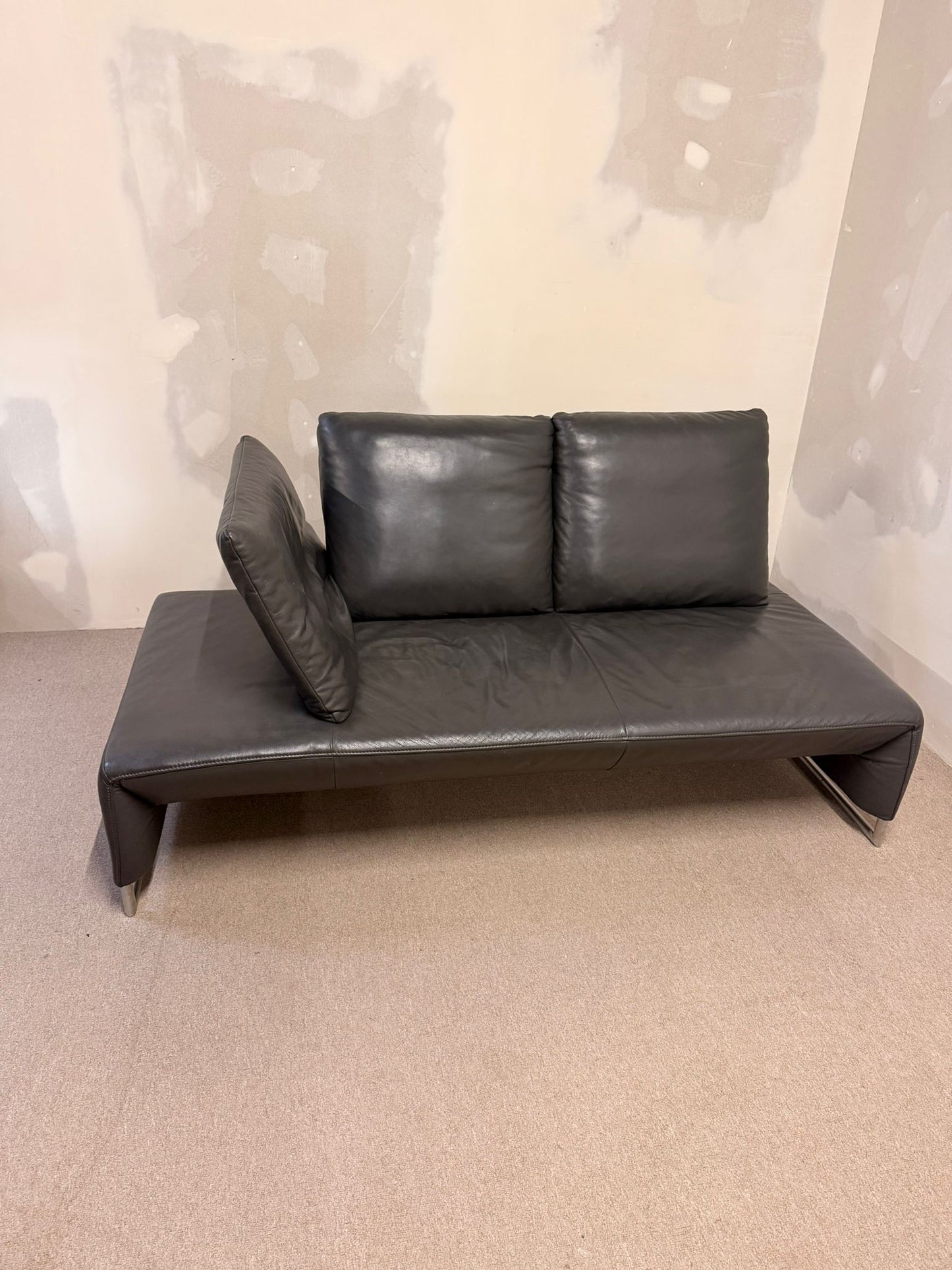 Koinor 2er Designersofa Ramon aus  Leder Grau, Metallfüsse