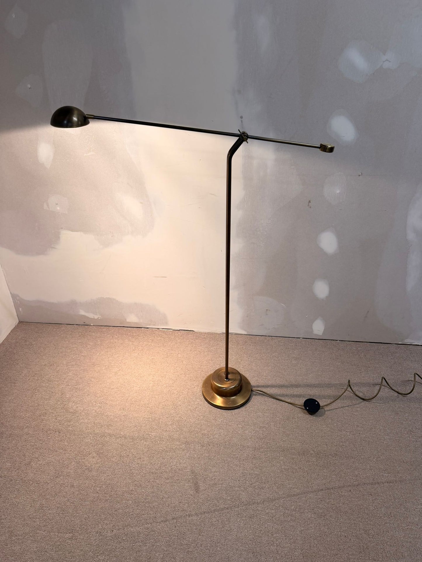 Verstellbare Mid Century Stehlampe aus Messing und Metall