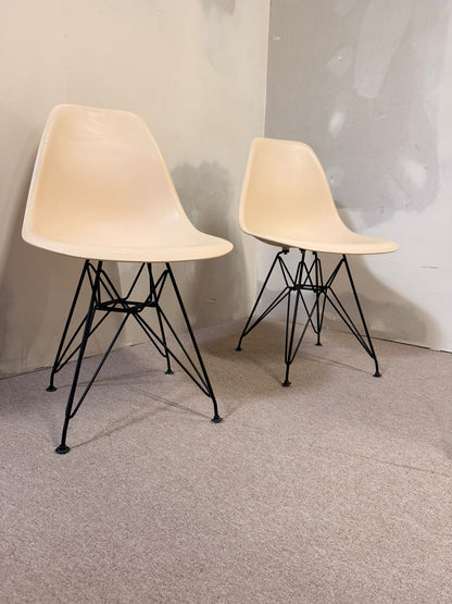 Design Schalenstuhl beige ähnlich wie Vitra Eames