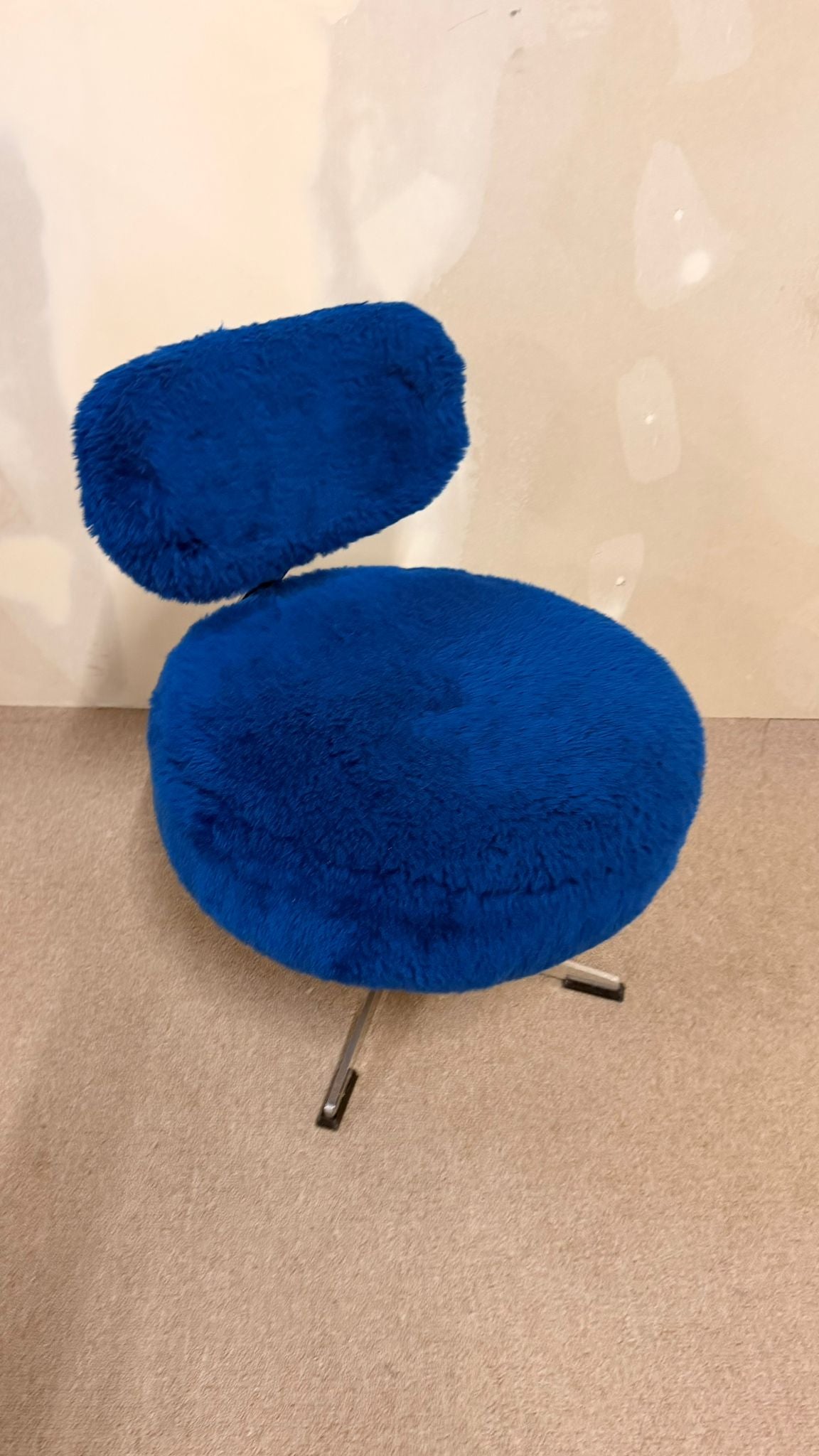 70er Jahre Mid Century Plüschsessel drehbar in Blau
