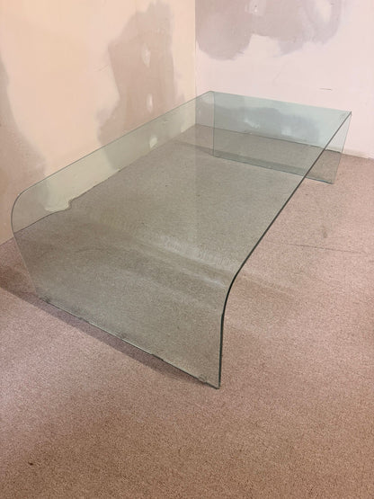 Minimalistischer Mid Century Glastisch, gebogener Glasplatte