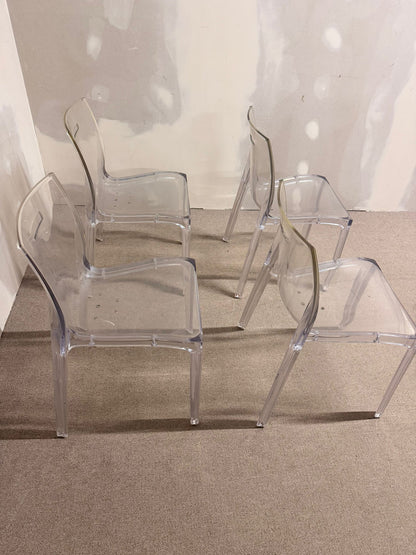 Designer Stühle aus Acrylglas, transparent und stapelbar