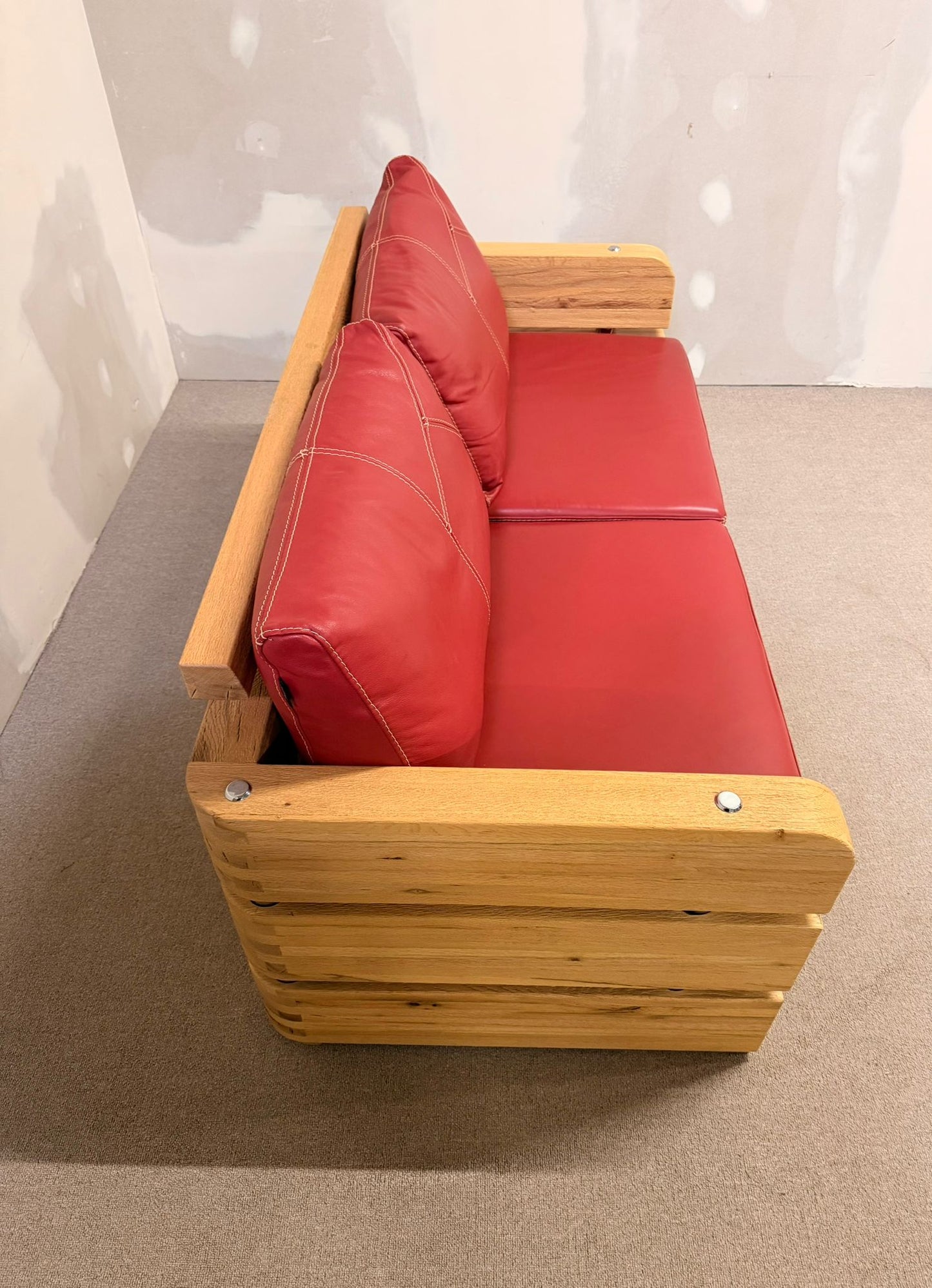 Massivholz Sofa rotes Leder Sprenger Möbel Schweiz