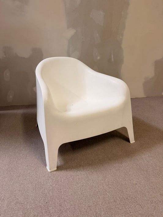 Ikea Skarpö Sessel outdoor in weiss stapelbar für den Garten