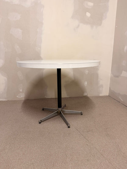 Runder  Mid Century Esstisch weiss im Hermann Miller Stil